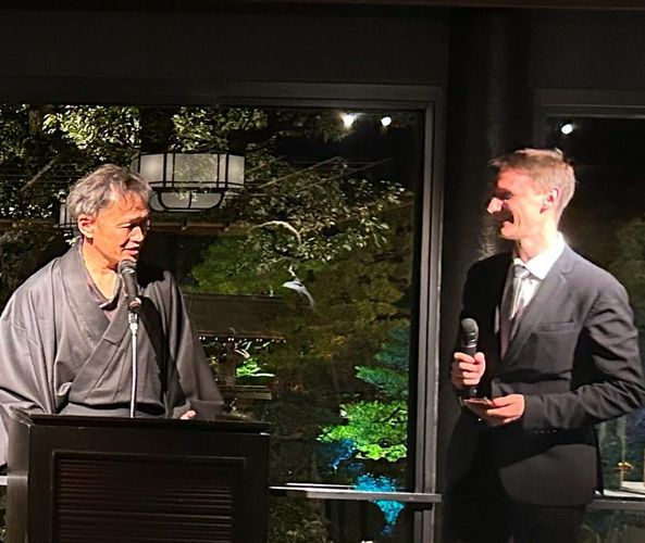 開会の挨拶をするCCIFJの関西アンバサダーである林誠一郎氏（左）