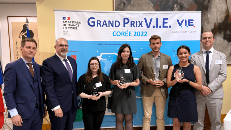 La FKCCI célèbre les succès des Volontaires Internationaux au cours du Grand Prix V.I. 2022