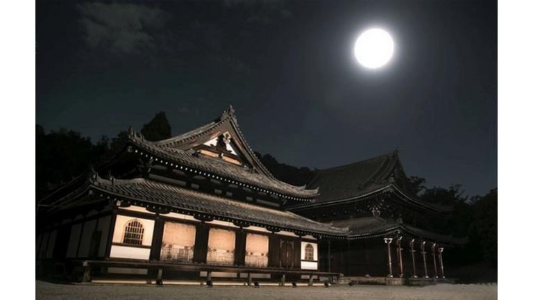 Airstar Japan met le temple Sennyū-ji en lumière