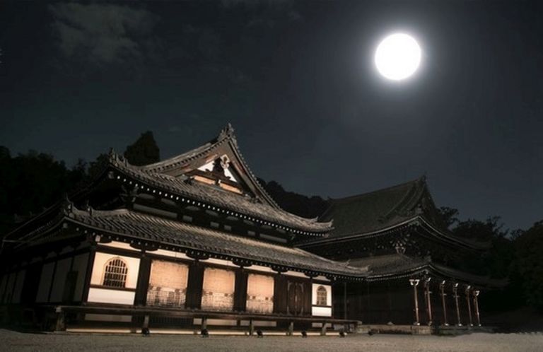 Airstar Japan met le temple Sennyū-ji en lumière