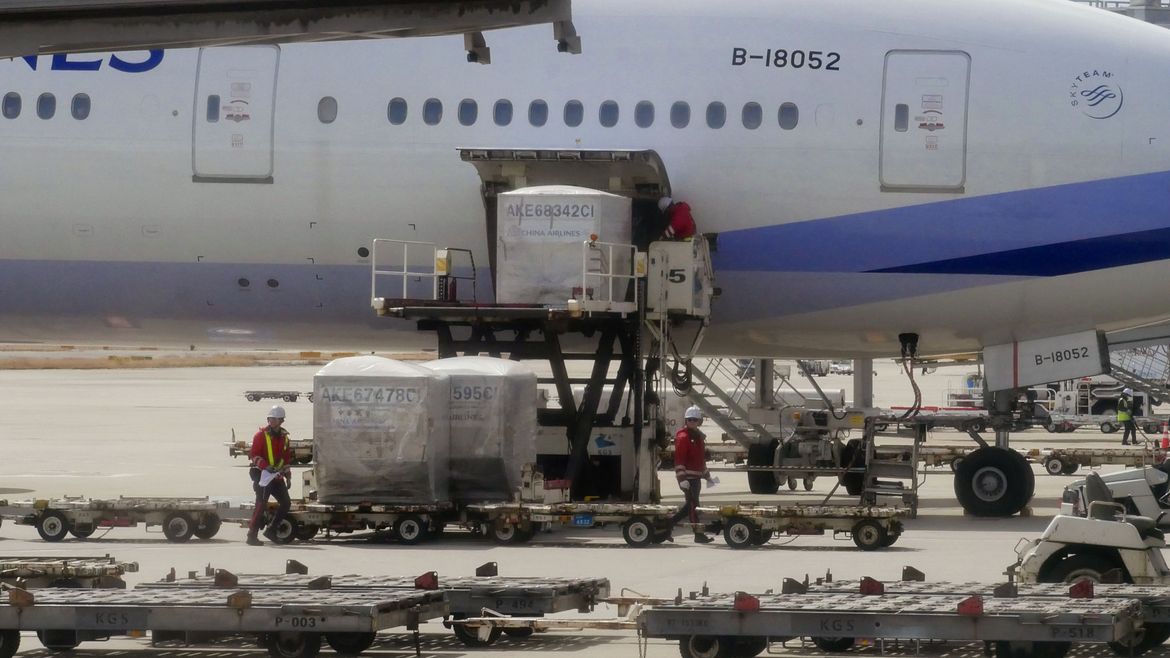 貨物機への積込み