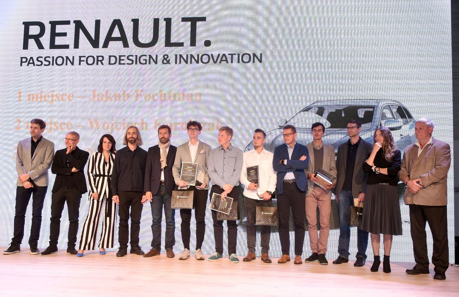 jurorzy i finalisci konkursu renault passion for design & innovation oraz dyrektor generalny renault terytorium east