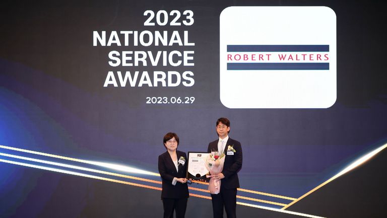 Robert Walters Korea national service awards 2023 prize