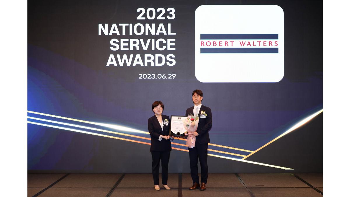 Robert Walters Korea national service awards 2023 prize