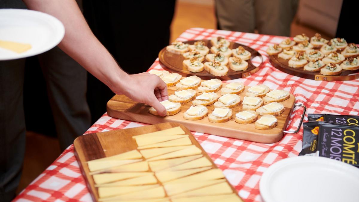 [Translate to Coréen:] Wine tasting, Wine, Red Wine, Les Grands Chais De France,  Networking, French Wine , MAsterclass, Paysan Breton, Cheese, Franch cheese
