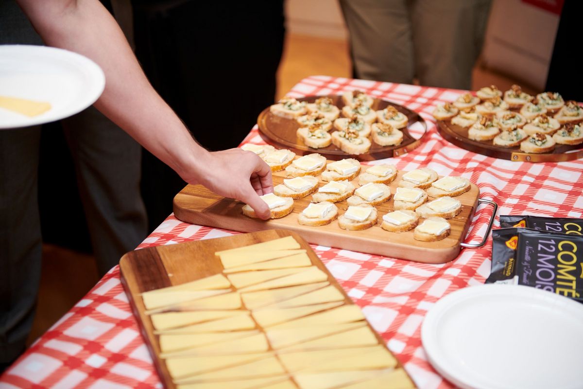 [Translate to Coréen:] Wine tasting, Wine, Red Wine, Les Grands Chais De France,  Networking, French Wine , MAsterclass, Paysan Breton, Cheese, Franch cheese