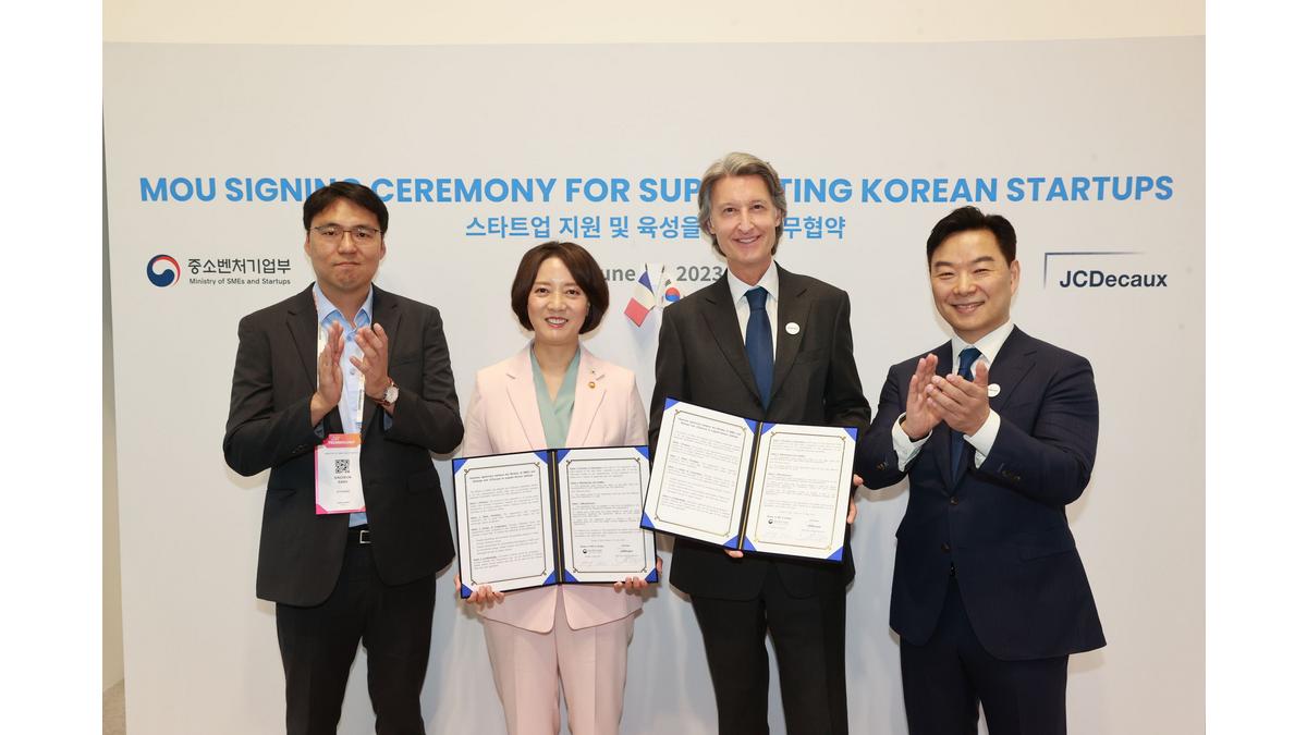 *MOU signing ceremony for supporting korean startups *MOU signing ceremony for supporting korean startups