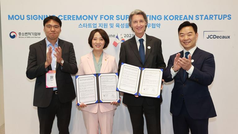 *MOU signing ceremony for supporting korean startups