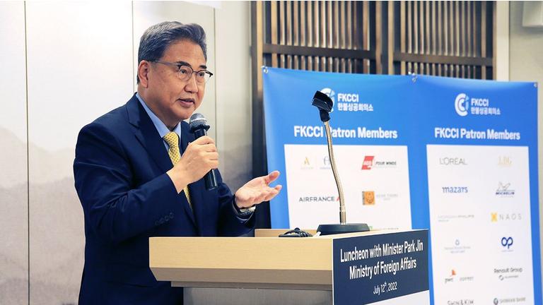 Minister of Foreign Affairs Dr. Park Jin discusses Korean foreign policy with FKCCI, KGCCI and ACF members