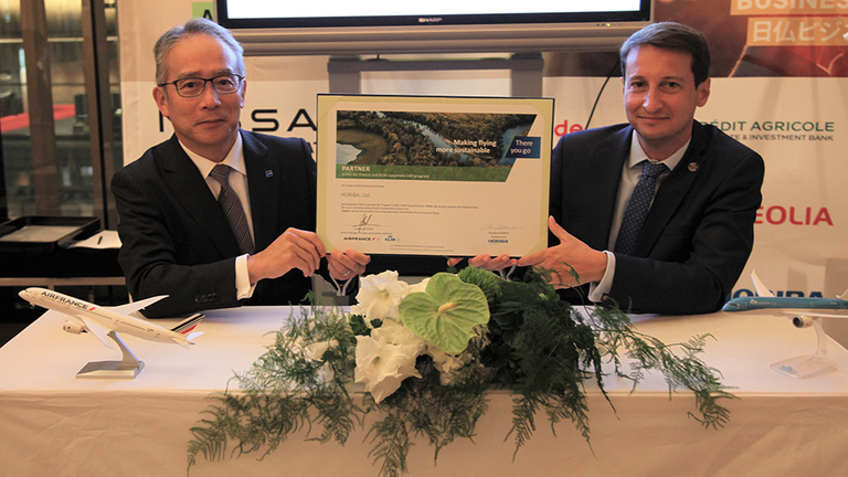 エールフランスKLM と堀場製作所は、 SAF（持続可能な航空燃料）プログラムでの協力提携に合意