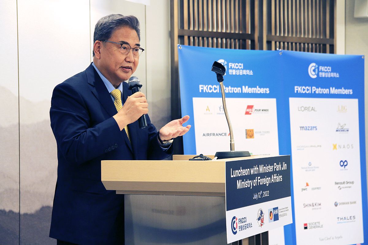Minister of Foreign Affairs Dr. Park Jin discusses Korean foreign policy with FKCCI, KGCCI and ACF members
