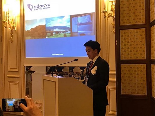 Lors de l'ouverture du bureau de représentation de Paris