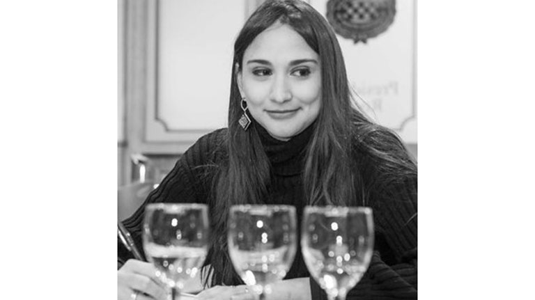 Priscilla Hennekam tasting wine