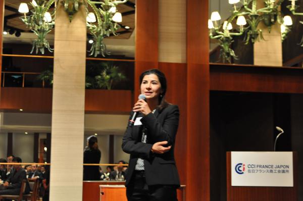 Mme Adriana ARCHAMBAULT