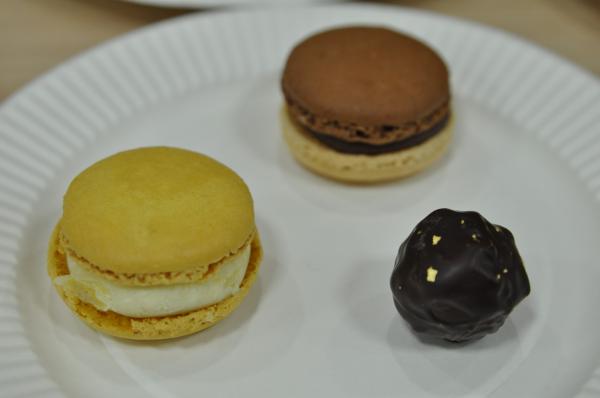 Macarons et chocolats