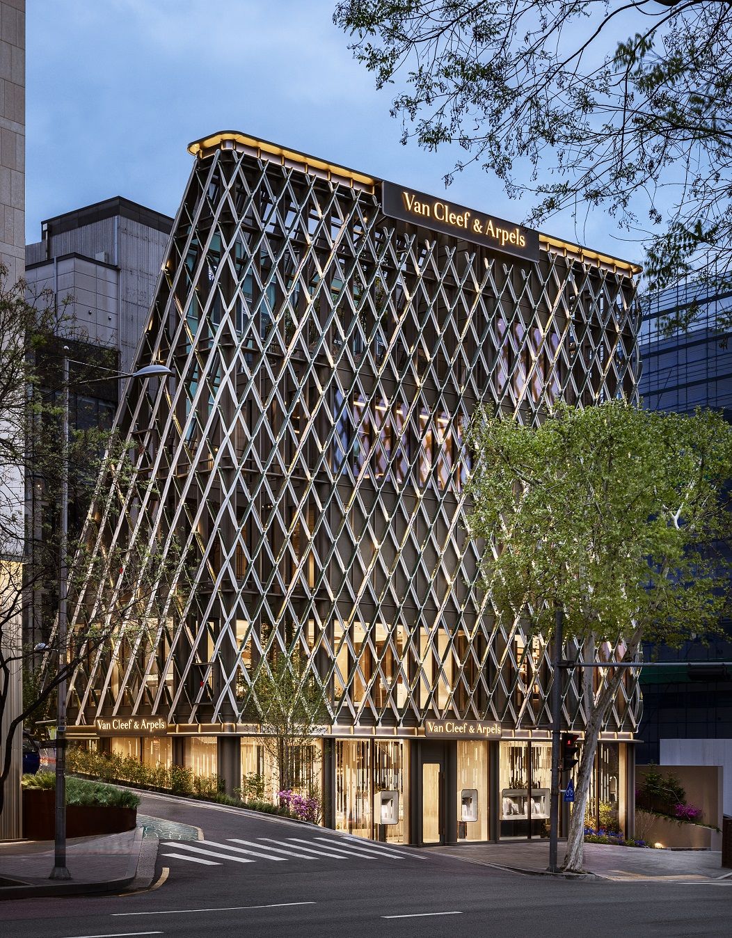 Van Cleef and Arpels opens its Seoul Maison