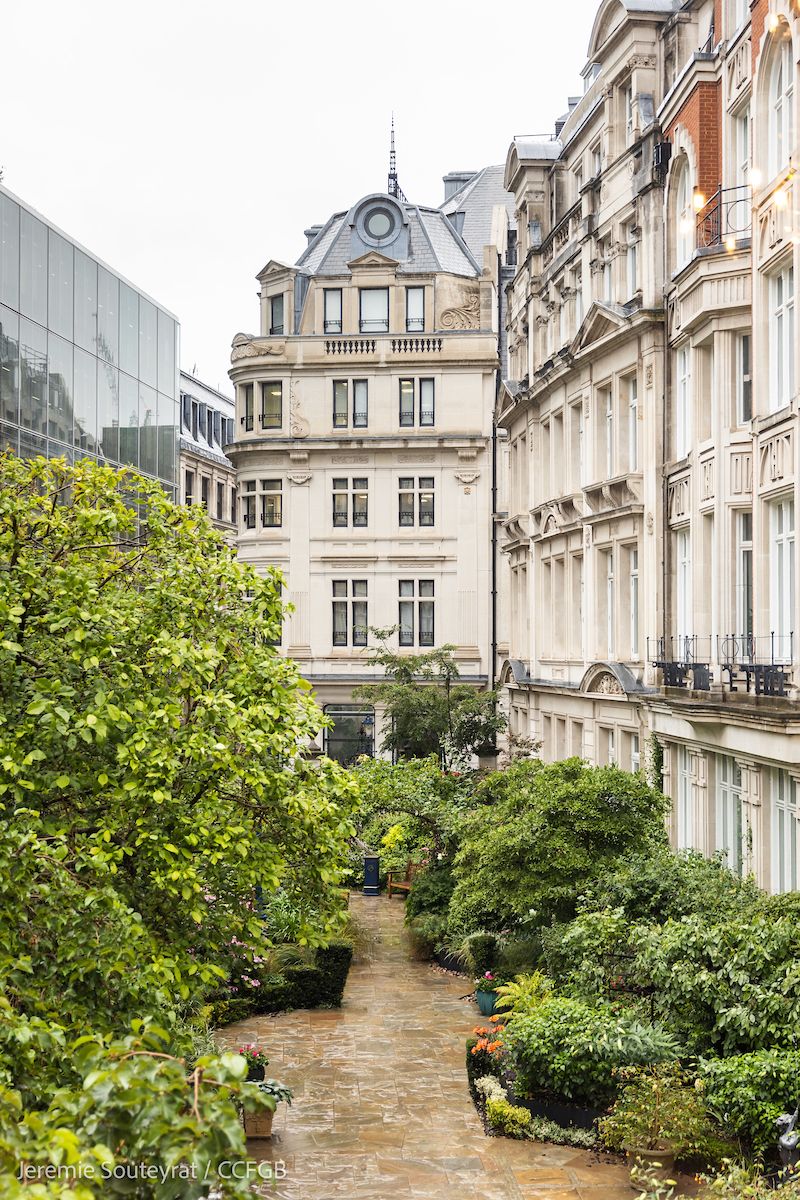 summer-champagne-reception-French-Chamber-of-Great-Britain