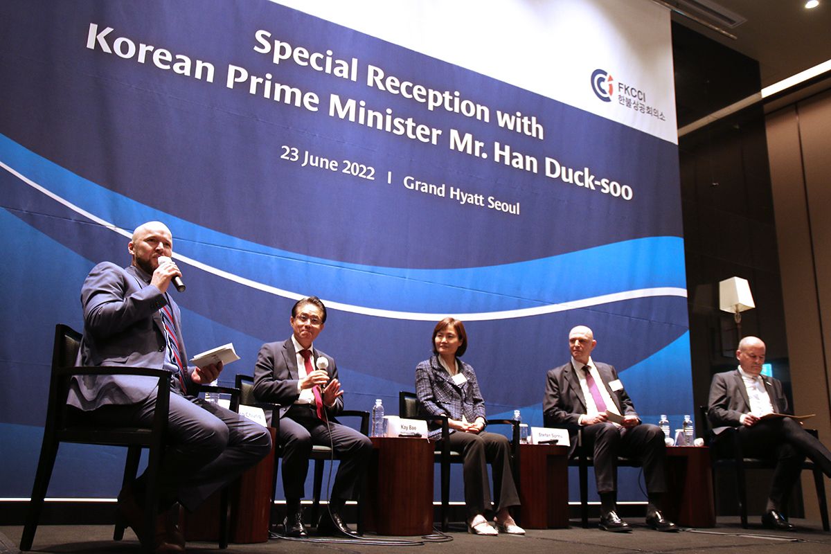 Mr. Stefan Spreu, General Manager & Representative Director of ElringKlinger Korea Mr. Kay Bae, Country Lead, Sanofi Korea Mr. Chung Hajoong, President & CEO of Siemens Korea Mr. Patrice Devemy, CEO and Representative Director, S-OIL TotalEnergies