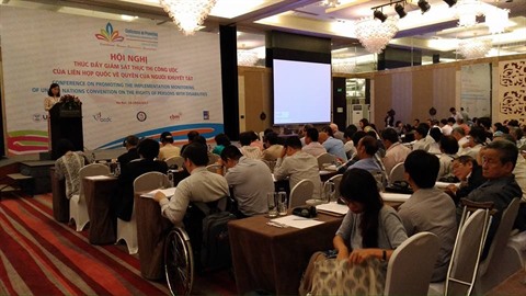 Ouverture du colloque international sur la promotion de la participation des handicapés à exécuter et à veiller leurs droits issus de la Convention de l’ONU sur les droits des personnes handicapées, le 18 avril à Hanoï.